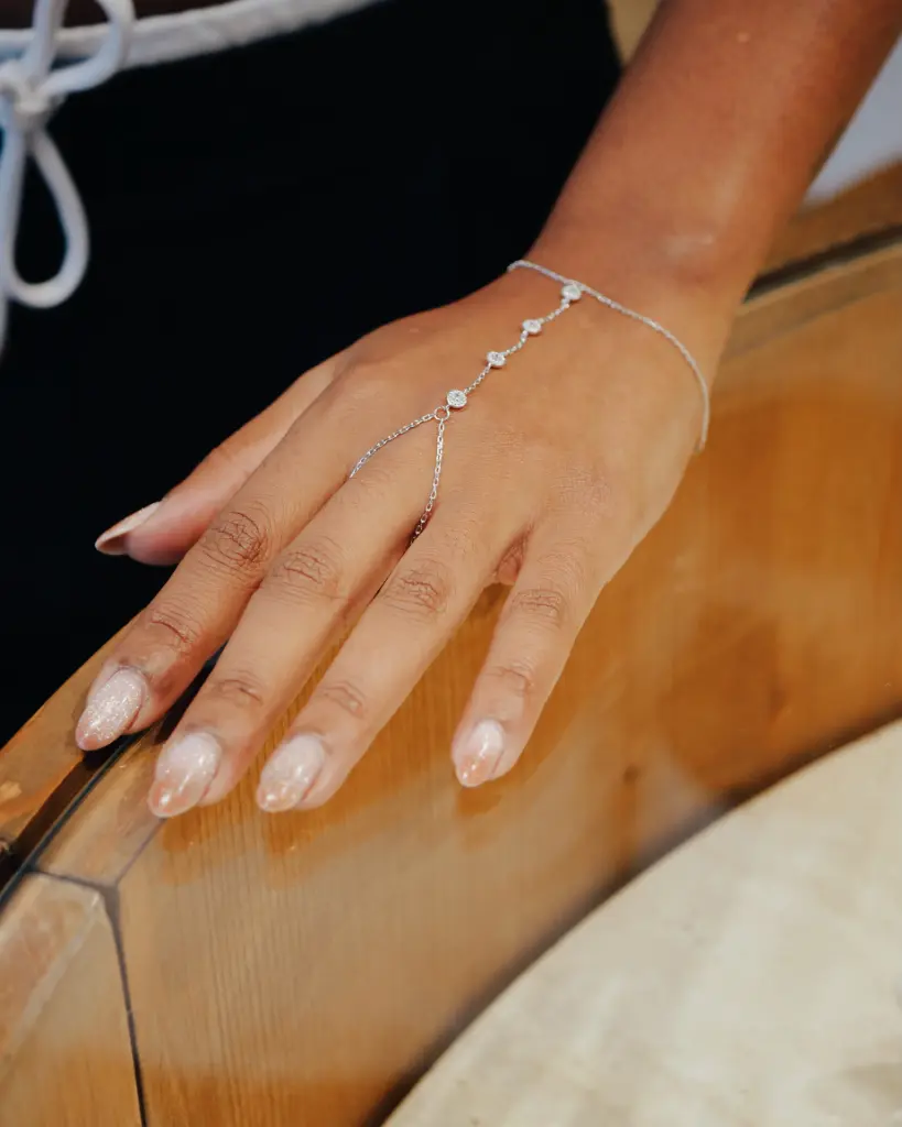 Chaîne de main argentée